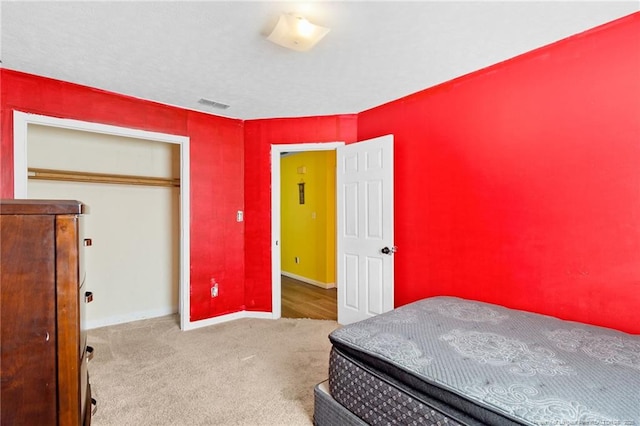 bedroom featuring carpet and a closet