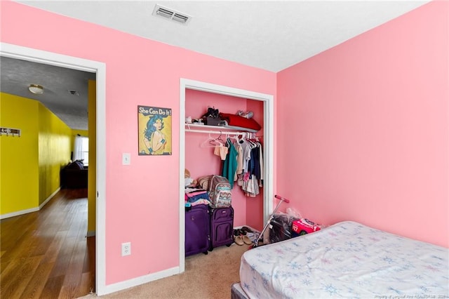 bedroom with a closet