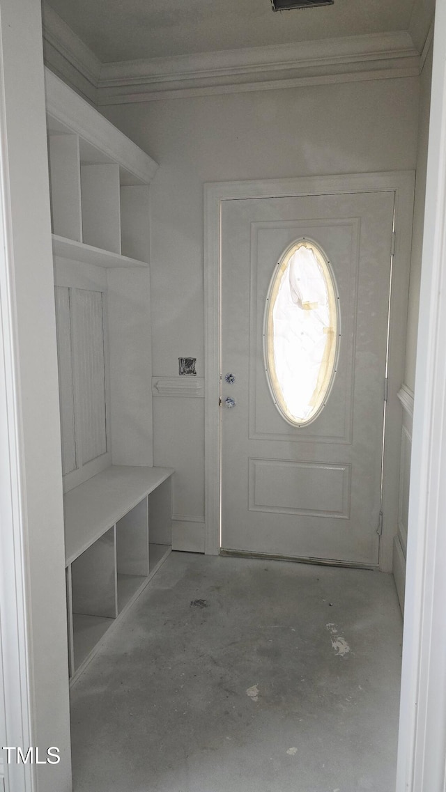 1203 Elizabeth Rd W, Wilson, NC 27896 - mudroom with ornamental molding