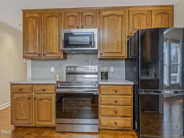 kitchen featuring decorative backsplash and appliances with stainless steel finishes