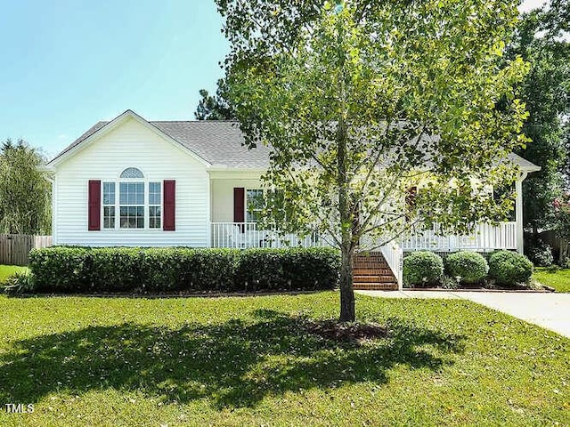 view of front of home featuring a front lawn