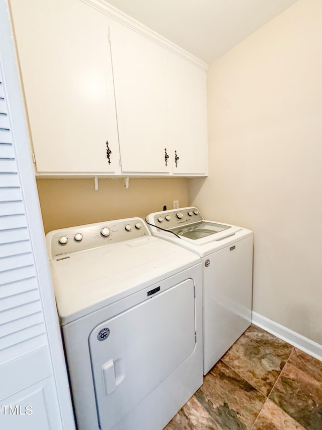 washroom featuring cabinets and washing machine and clothes dryer