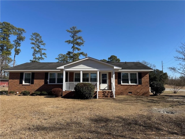 view of front of house with a front lawn and covered porch