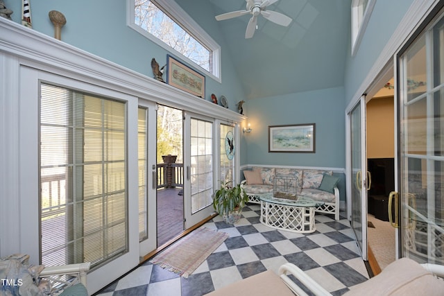 sunroom with ceiling fan