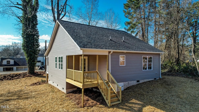 view of front of house featuring a front lawn