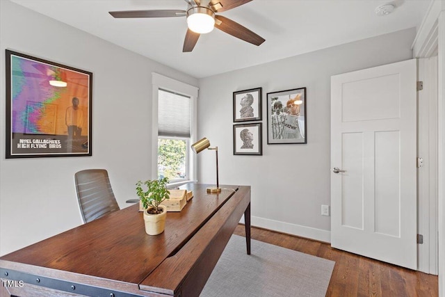 office area with dark wood-type flooring and ceiling fan