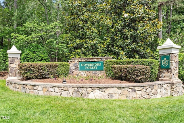 10014 Hammock Bnd, Chapel Hill, NC 27517 - community / neighborhood sign with a lawn