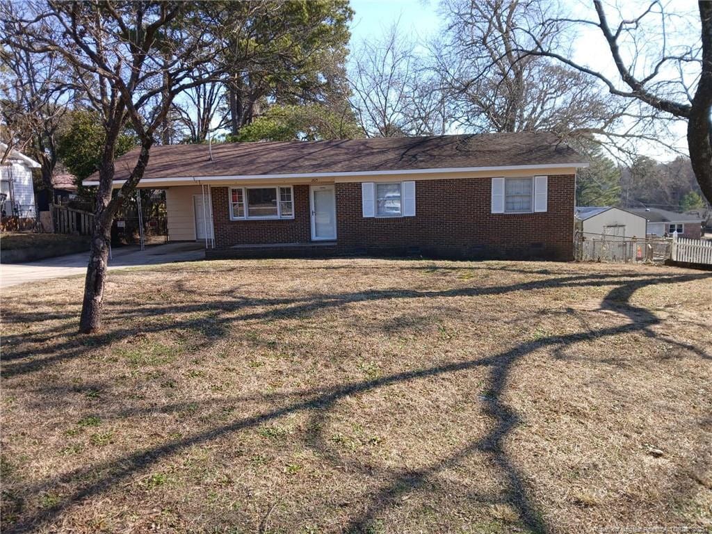 ranch-style home with a front lawn