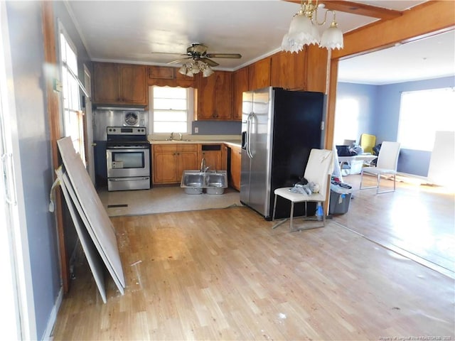 kitchen with ceiling fan, stainless steel appliances, light hardwood / wood-style floors, and sink