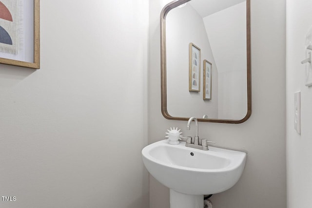 bathroom featuring sink