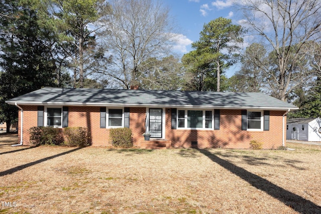 single story home featuring a front lawn