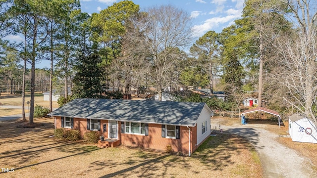 view of front of home featuring a front lawn