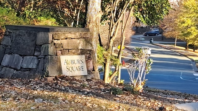 view of community / neighborhood sign