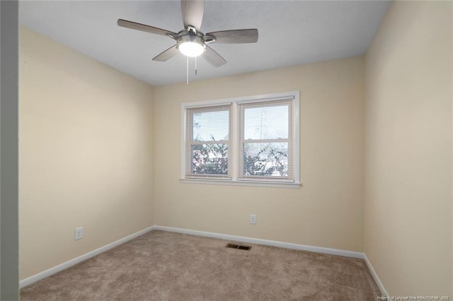 unfurnished room featuring ceiling fan and light colored carpet