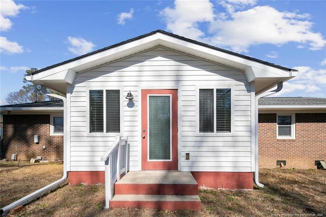 view of front of property with a front yard