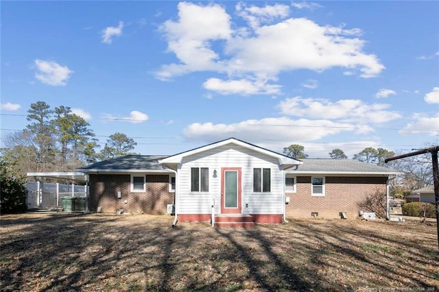 view of front facade featuring a front yard