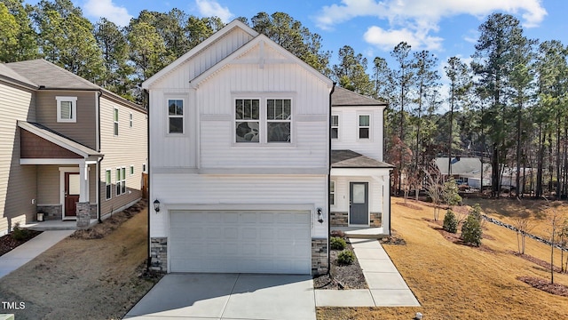 view of front facade featuring a garage