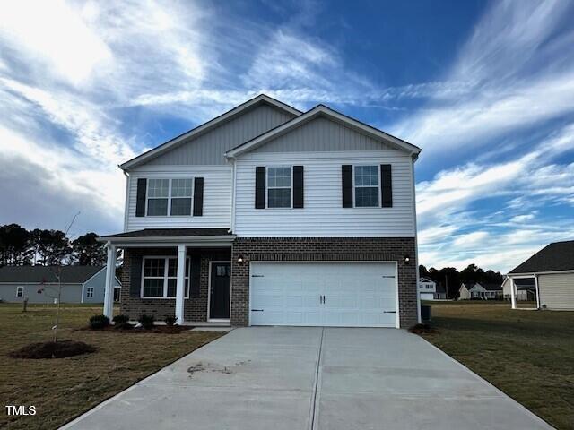 view of front facade featuring a garage and a front yard