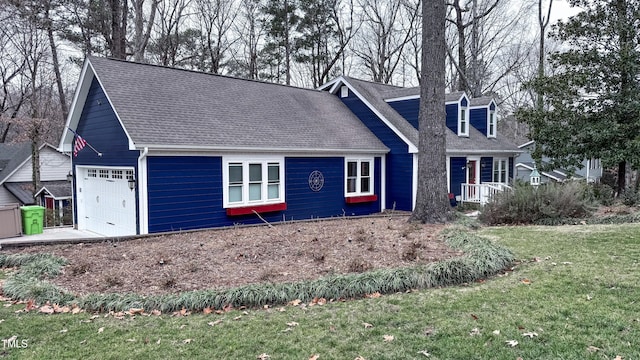 cape cod-style house with a front yard