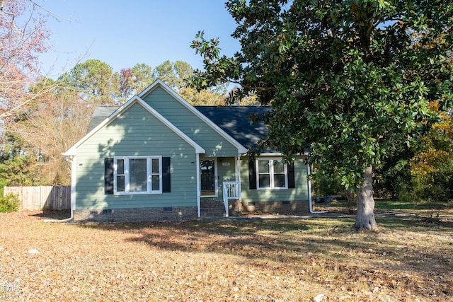 bungalow-style home featuring a front lawn