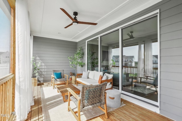 sunroom with ceiling fan