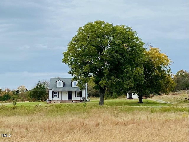 view of front of property featuring covered porch