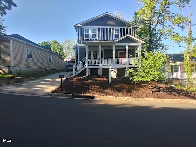 view of front facade featuring a porch