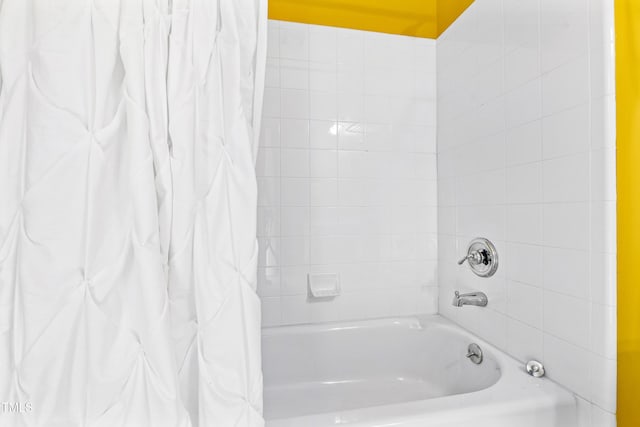 bathroom with shower / tub combo with curtain