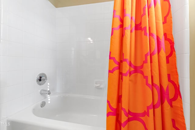 bathroom featuring shower / bath combo