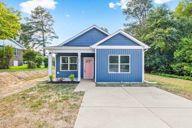 view of front of home with a front lawn