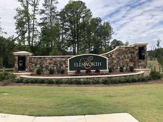 community sign featuring a yard