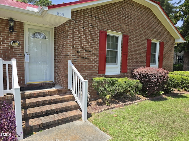 property entrance with a yard