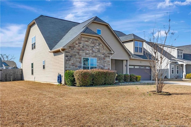 view of front of house featuring a garage and a front yard