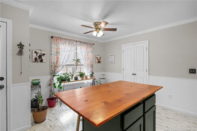 dining room with crown molding and ceiling fan