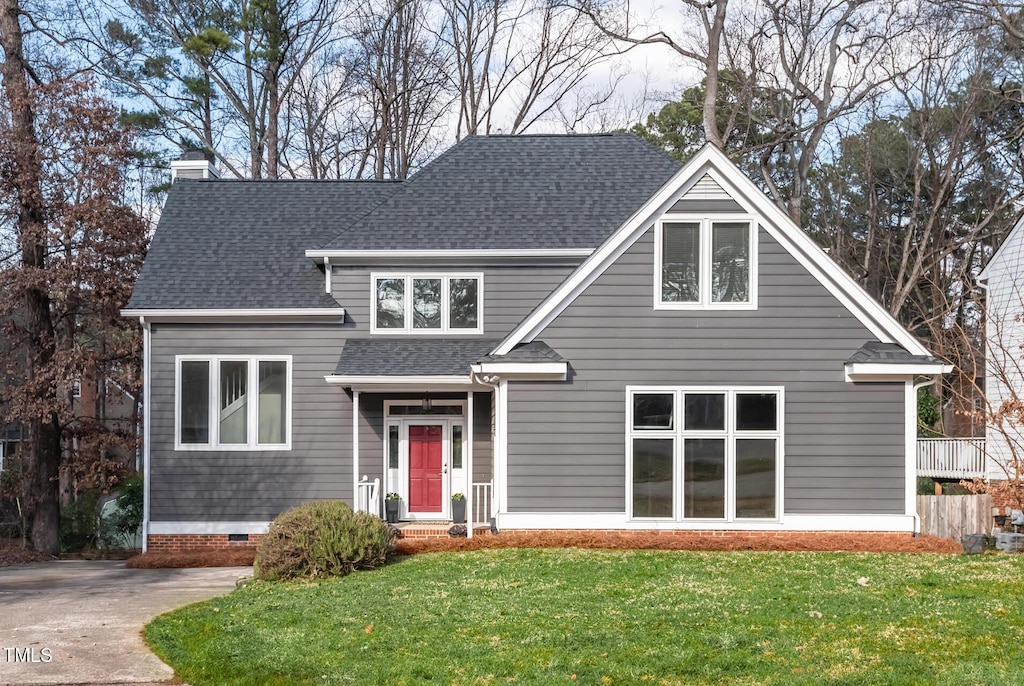 view of front facade featuring a front yard