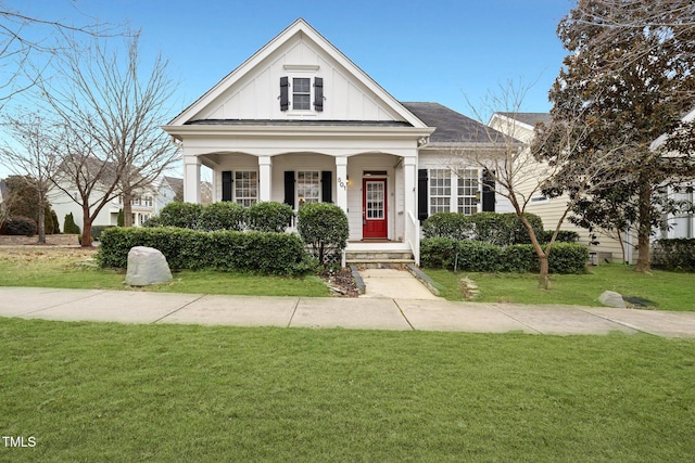 view of front facade with covered porch and a front lawn