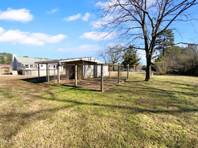 view of yard with an outdoor structure