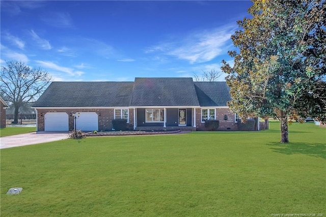 view of front facade with a garage and a front yard