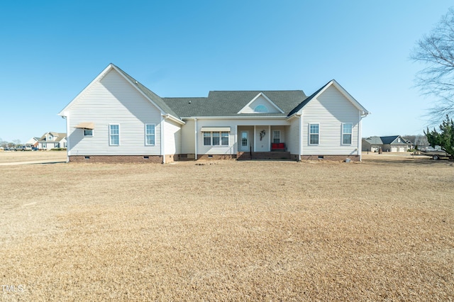 view of front of property featuring a front lawn