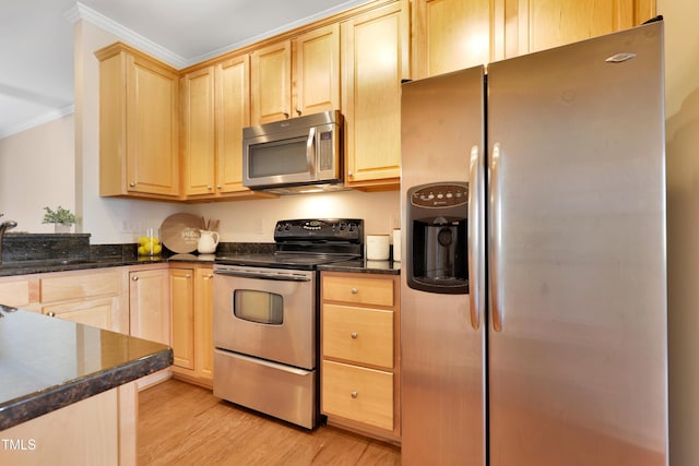 kitchen with light brown cabinets, crown molding, stainless steel appliances, and light wood-type flooring