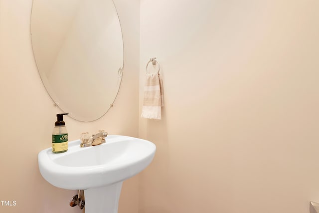 bathroom featuring sink