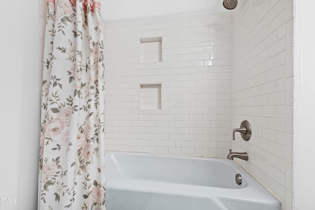 bathroom featuring shower / tub combo