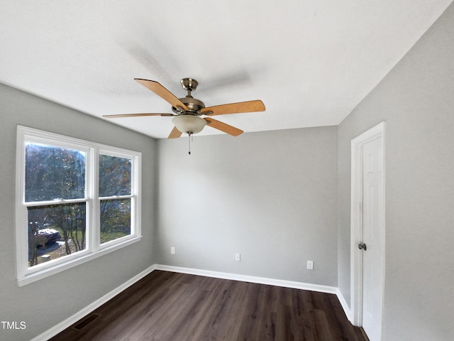 unfurnished room featuring dark wood-type flooring and ceiling fan