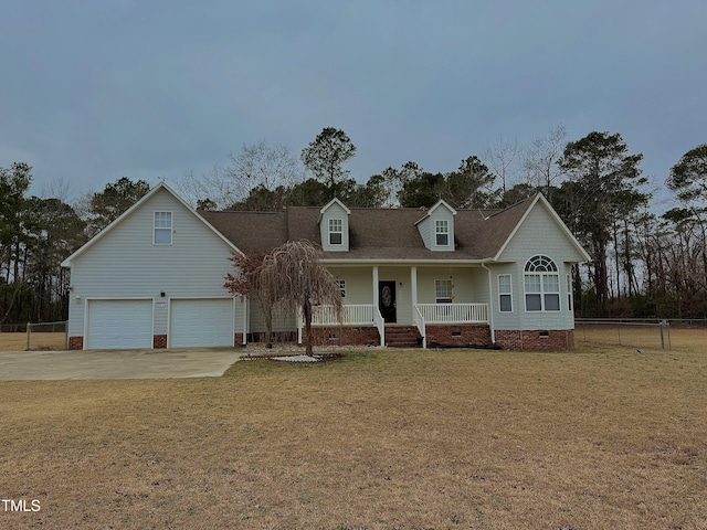 view of front facade featuring a porch, a garage, and a front yard