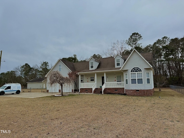 view of front of property featuring a porch and a front lawn