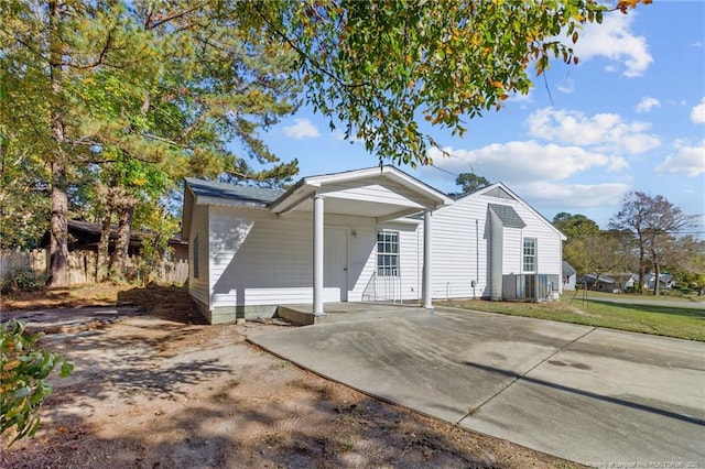 view of front of house with a carport