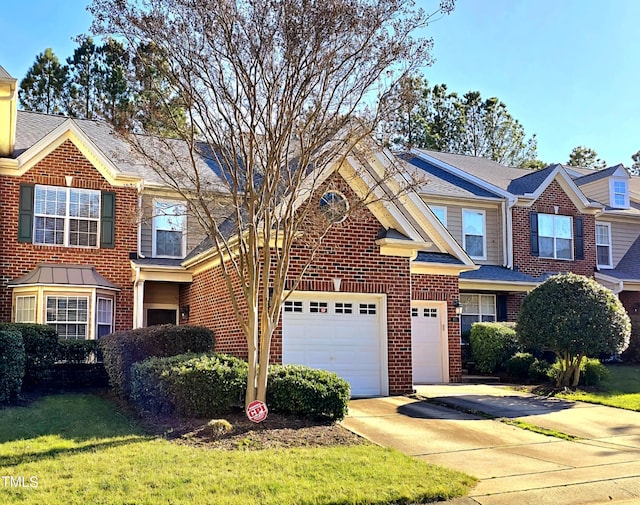 view of front facade with a front yard