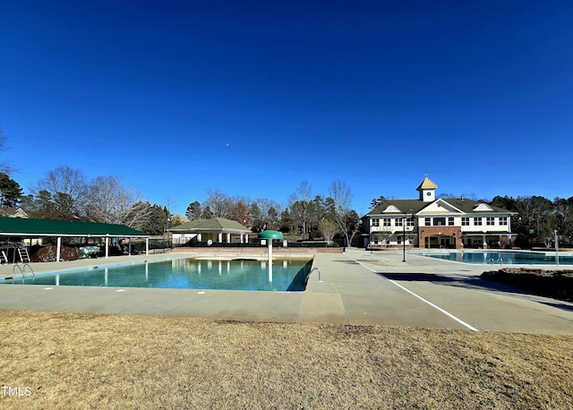 view of swimming pool