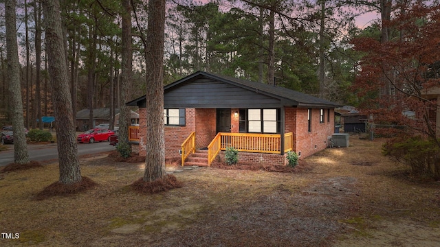 view of front facade featuring central AC and a porch