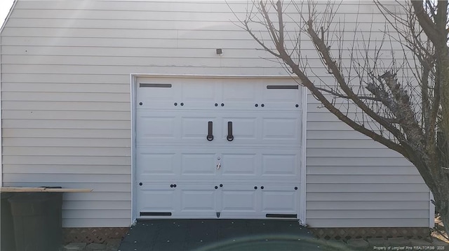 3922 Tasha Dr, Hope Mills, NC 28348 - view of garage